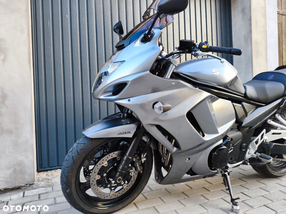 Suzuki GSX - 23