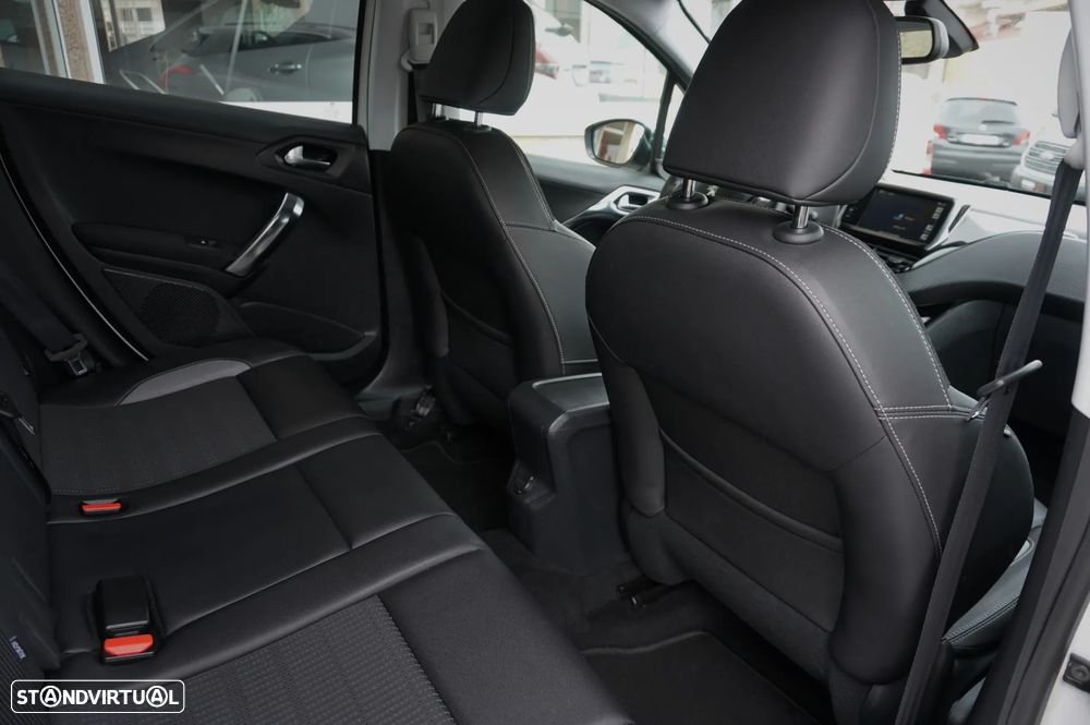 Peugeot 2008 1.6 e-HDi Allure - 18