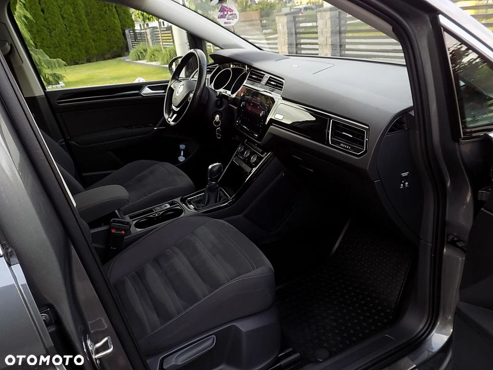 Volkswagen Touran - 31