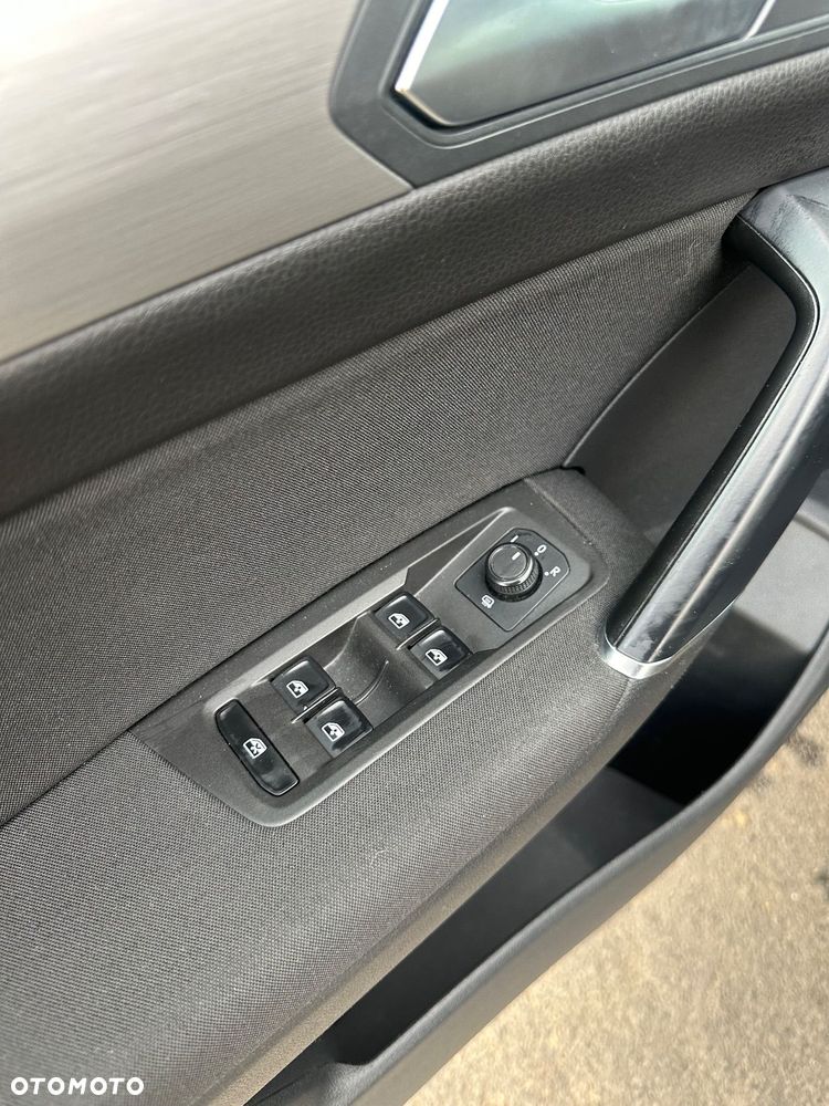 Volkswagen Touran 1.6 TDI BMT Comfortline - 23