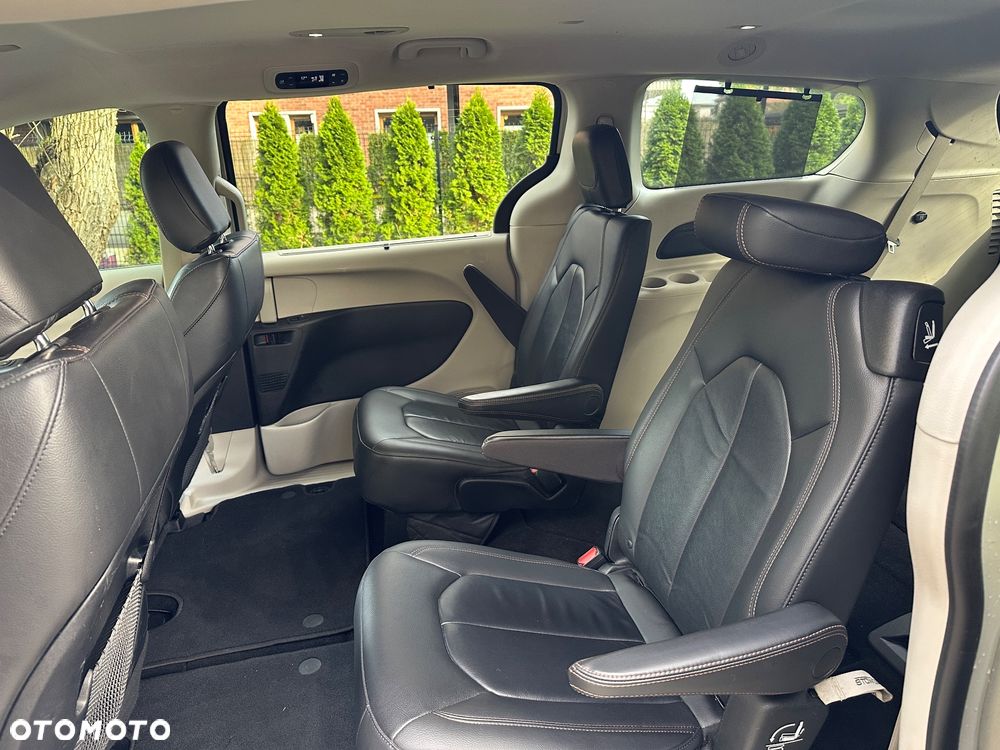 Chrysler Pacifica - 15