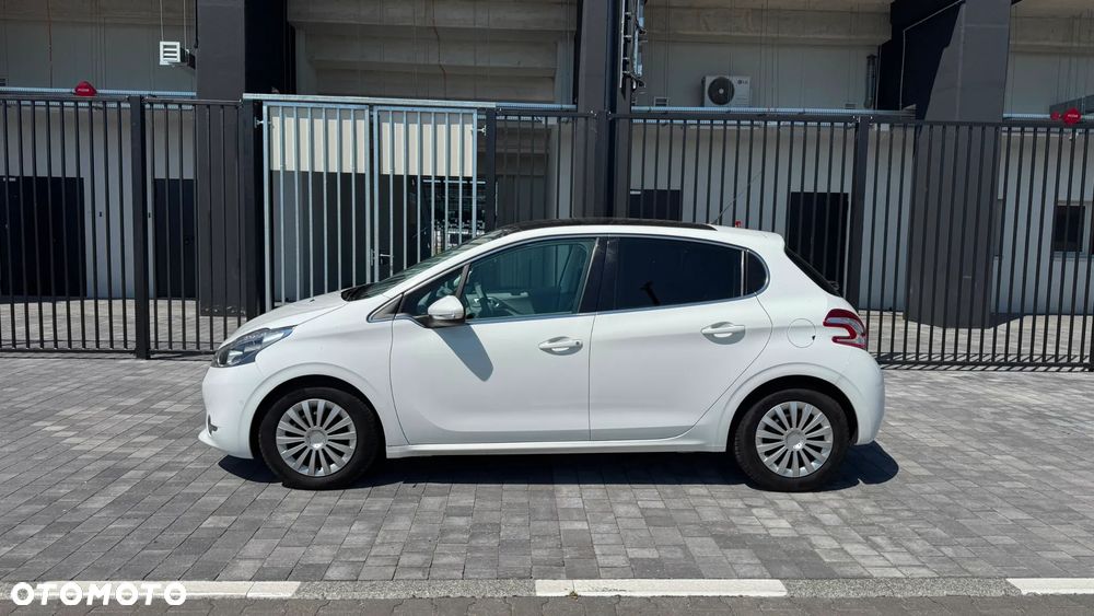 Peugeot 208 - 24