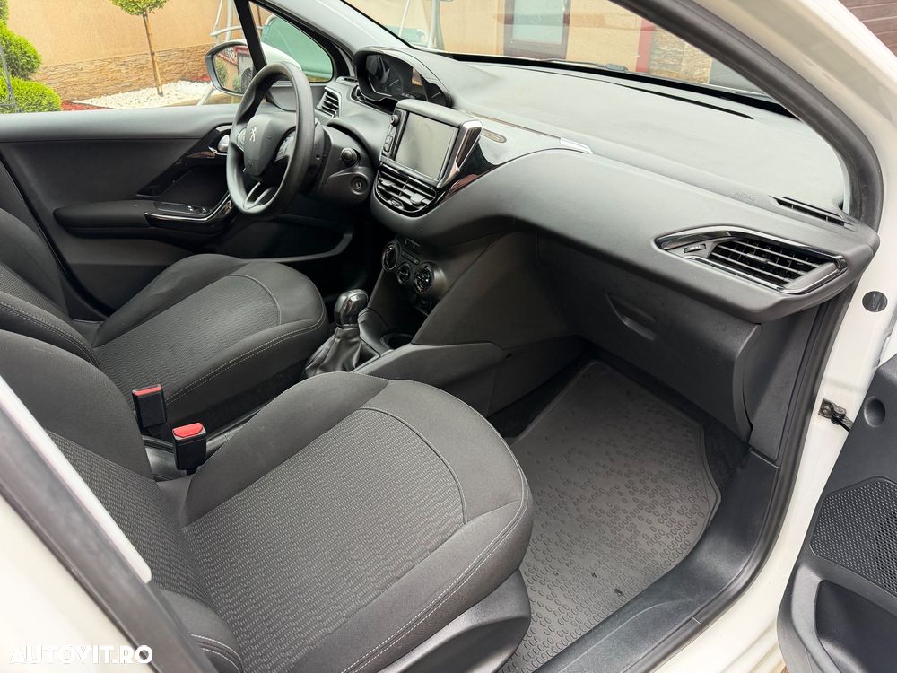 Peugeot 208 - 7