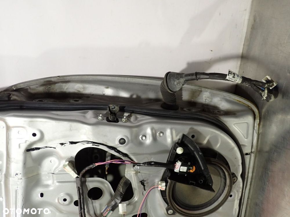 DRZWI LEWY PRZÓD TOYOTA COROLLA E15 KOL: 1F7 - 17