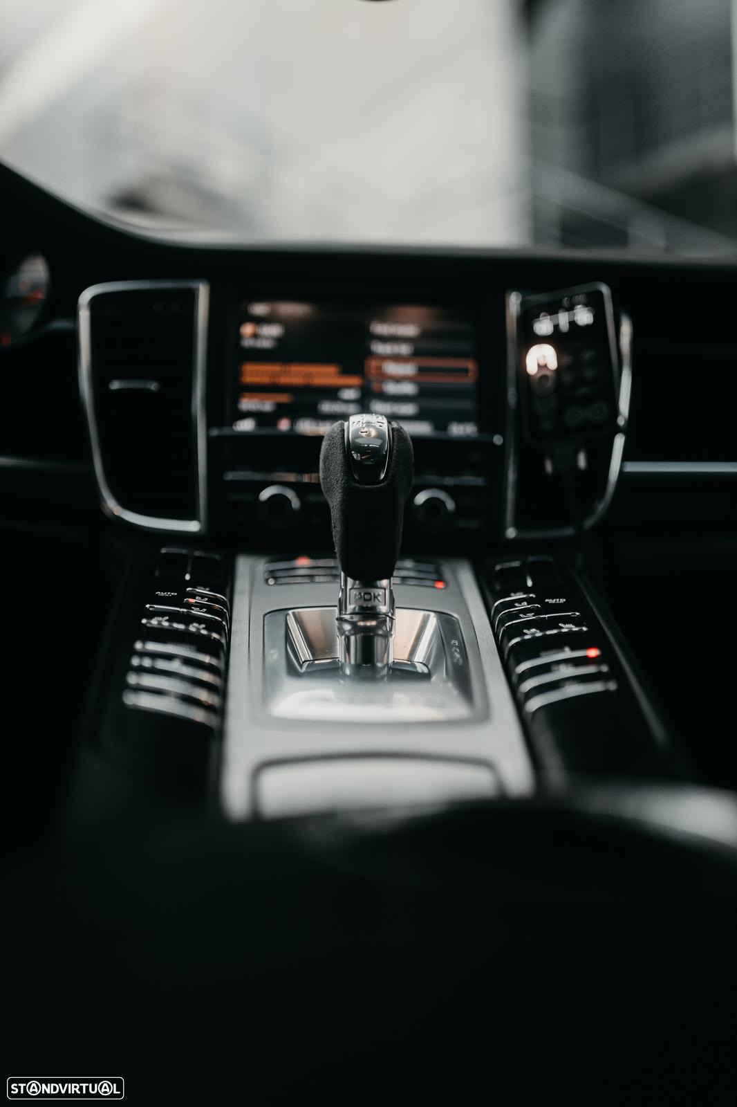 Porsche Panamera Turbo PDK - 25