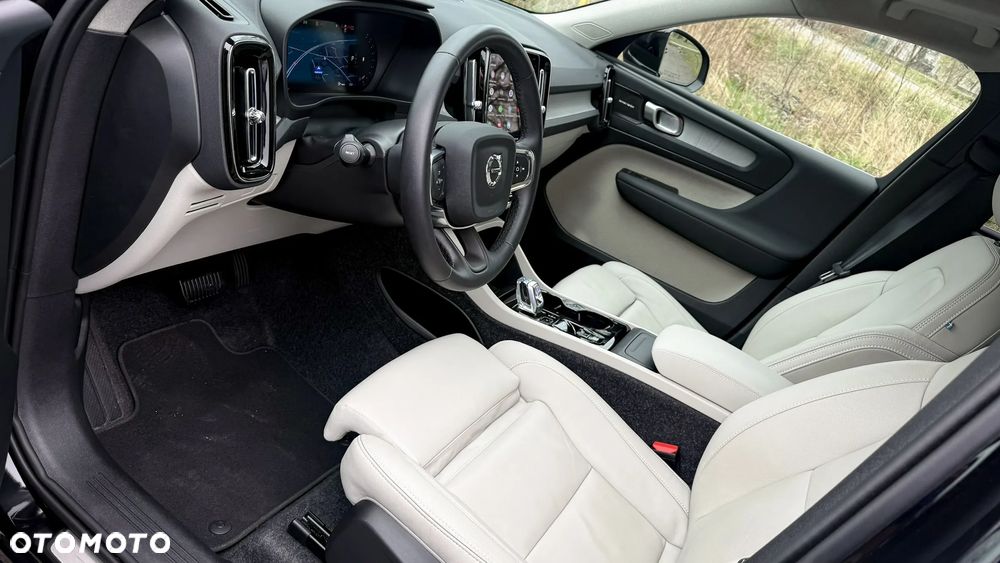 Volvo XC 40 B5 B AWD Momentum Pro - 27