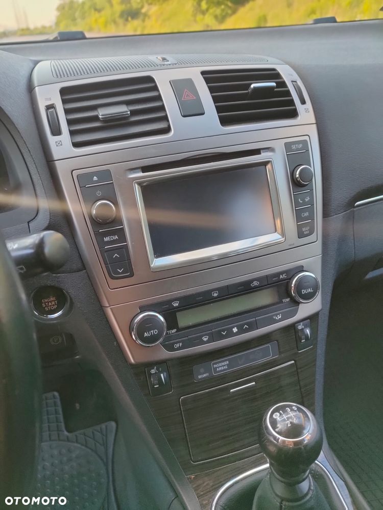 Toyota Avensis 2.0 D-4D Premium - 24