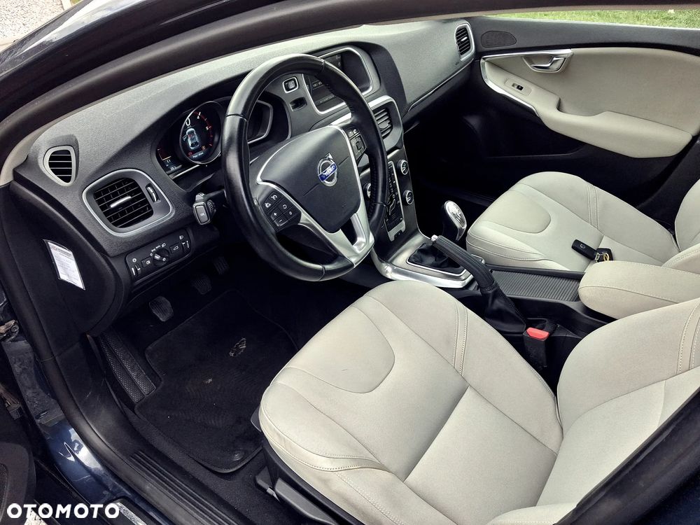 Volvo V40 D2 Momentum - 17