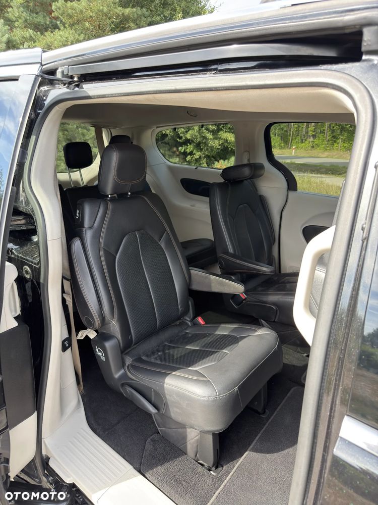 Chrysler Pacifica - 17