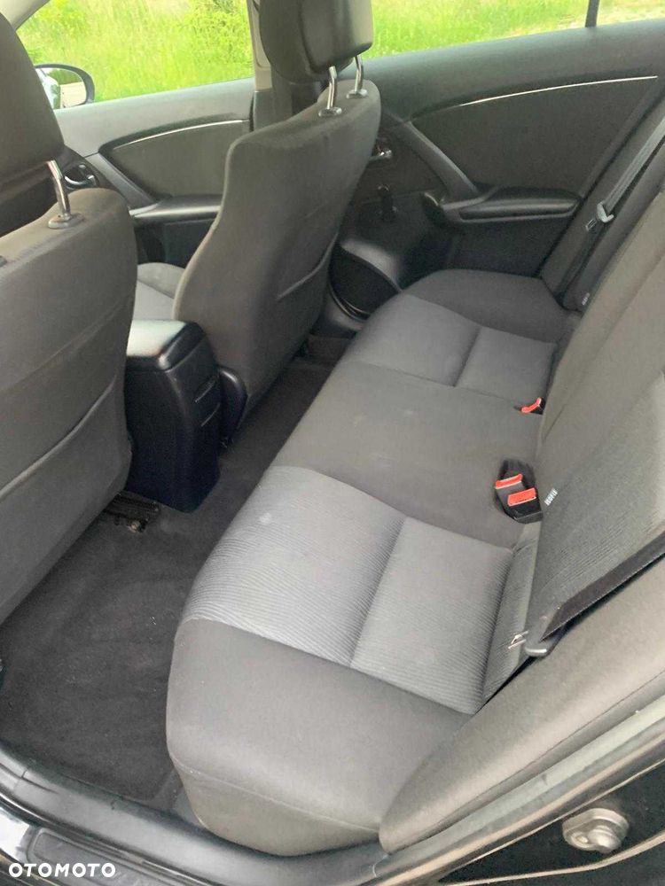 Toyota Avensis - 8