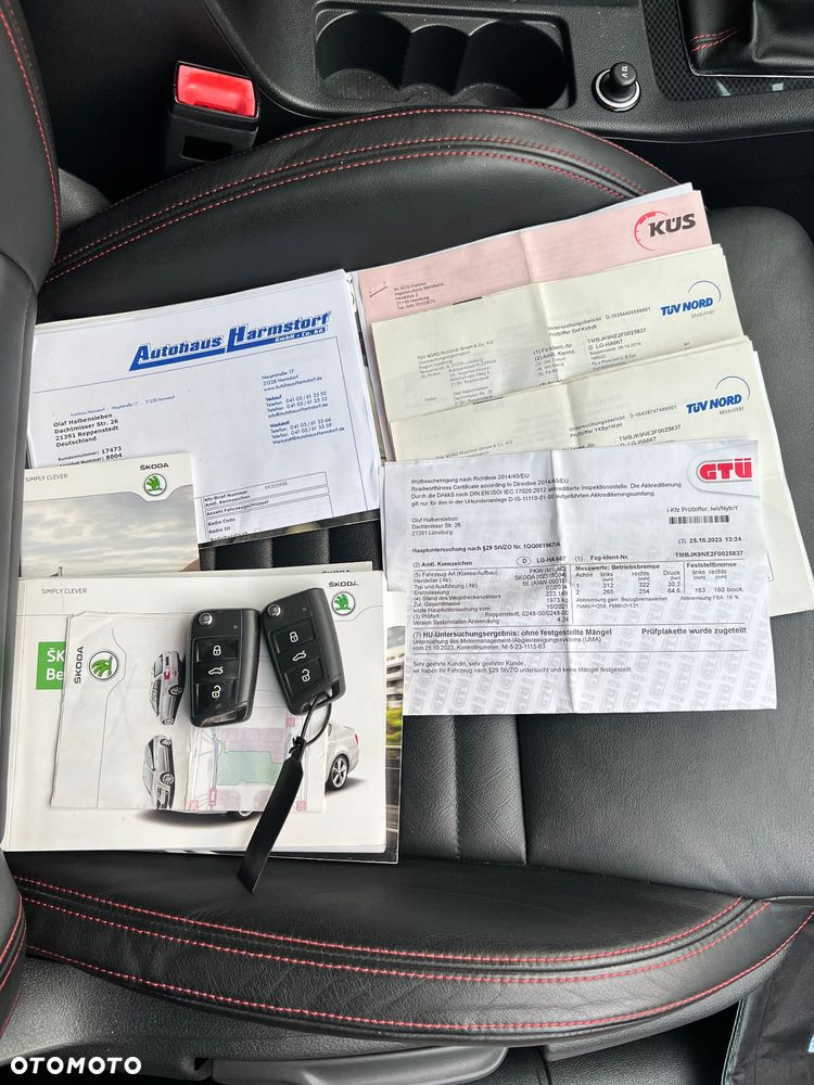 Skoda Octavia Combi 2.0 TDI RS - 20