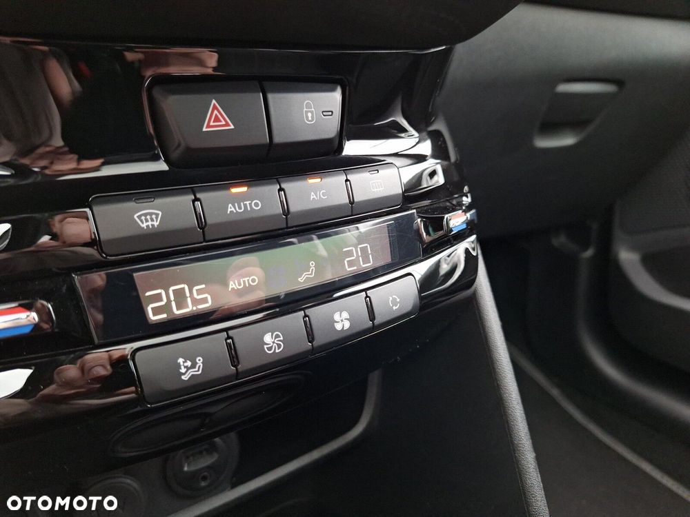 Peugeot 2008 1.2 Pure Tech Allure S&S - 22