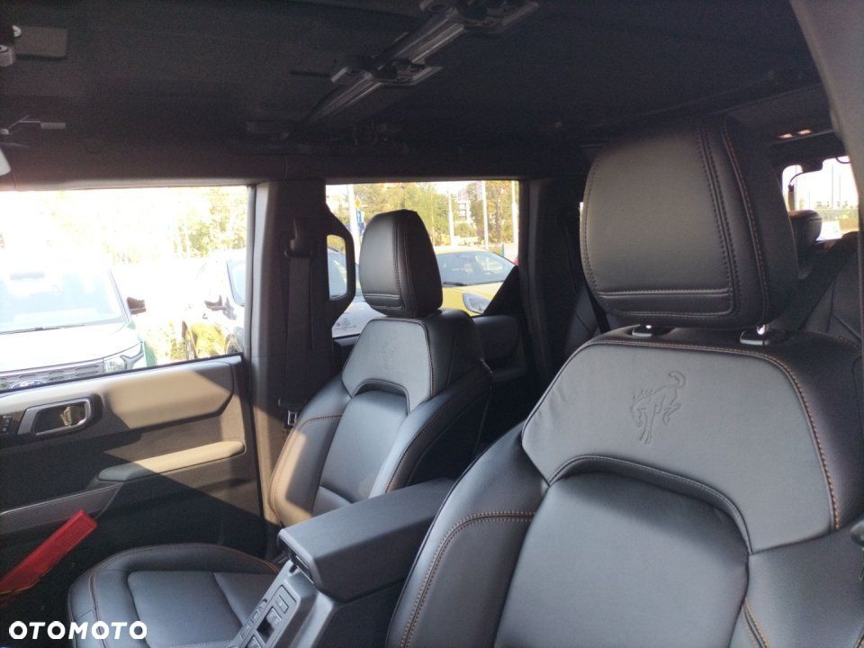 Ford Bronco - 11