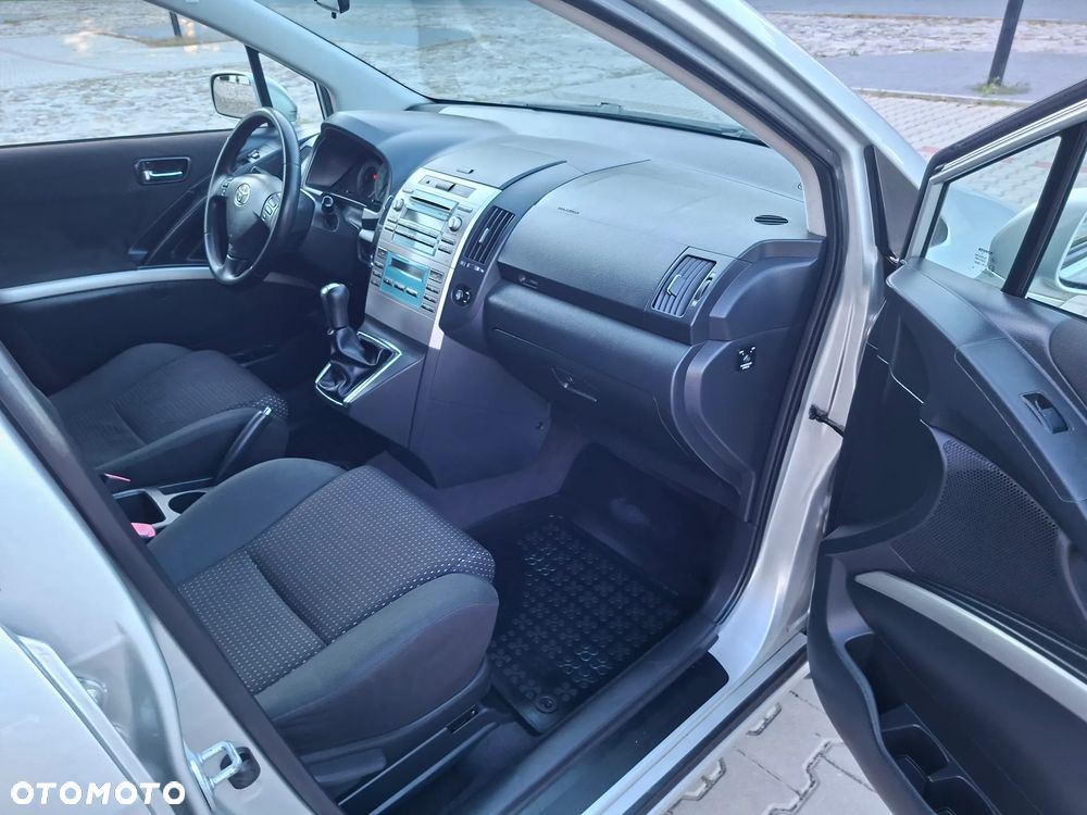 Toyota Corolla Verso 2.2 D-4D Gold - 17