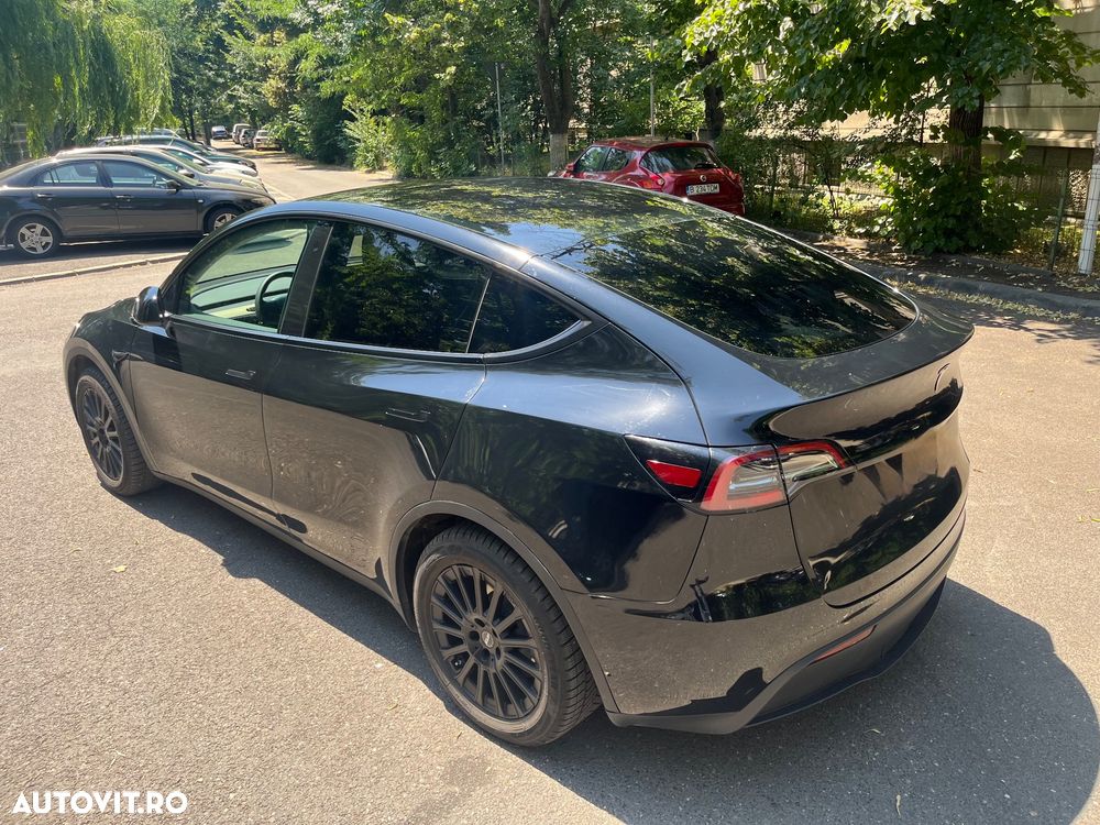 Tesla Model Y - 11