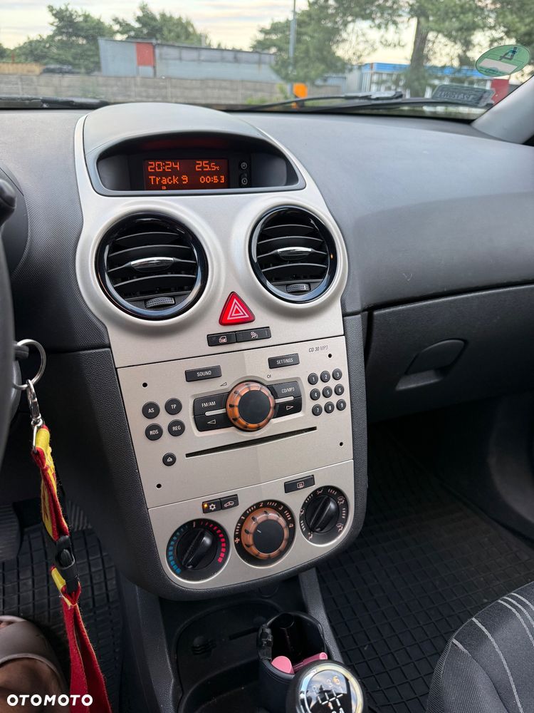 Opel Corsa 1.4 16V Cosmo - 10