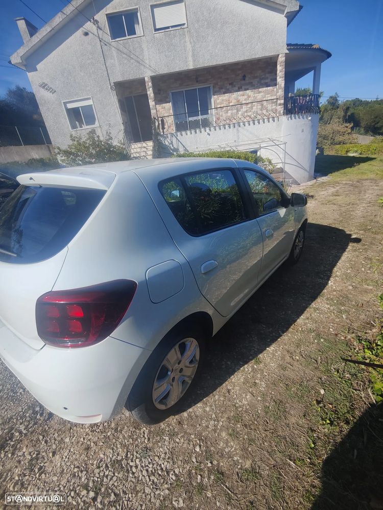 Dacia Sandero - 10