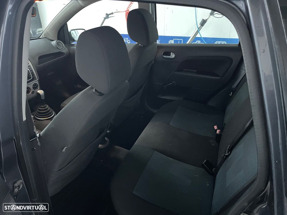 Ford Fiesta - 12