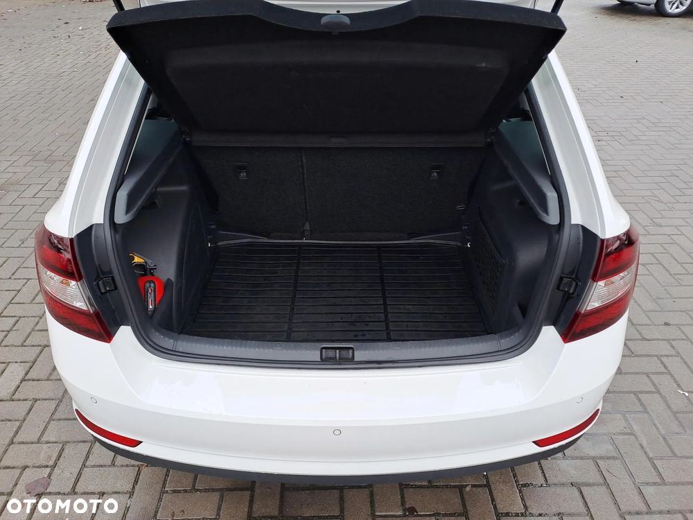 Skoda RAPID Spb 1.0 TSI Style - 13