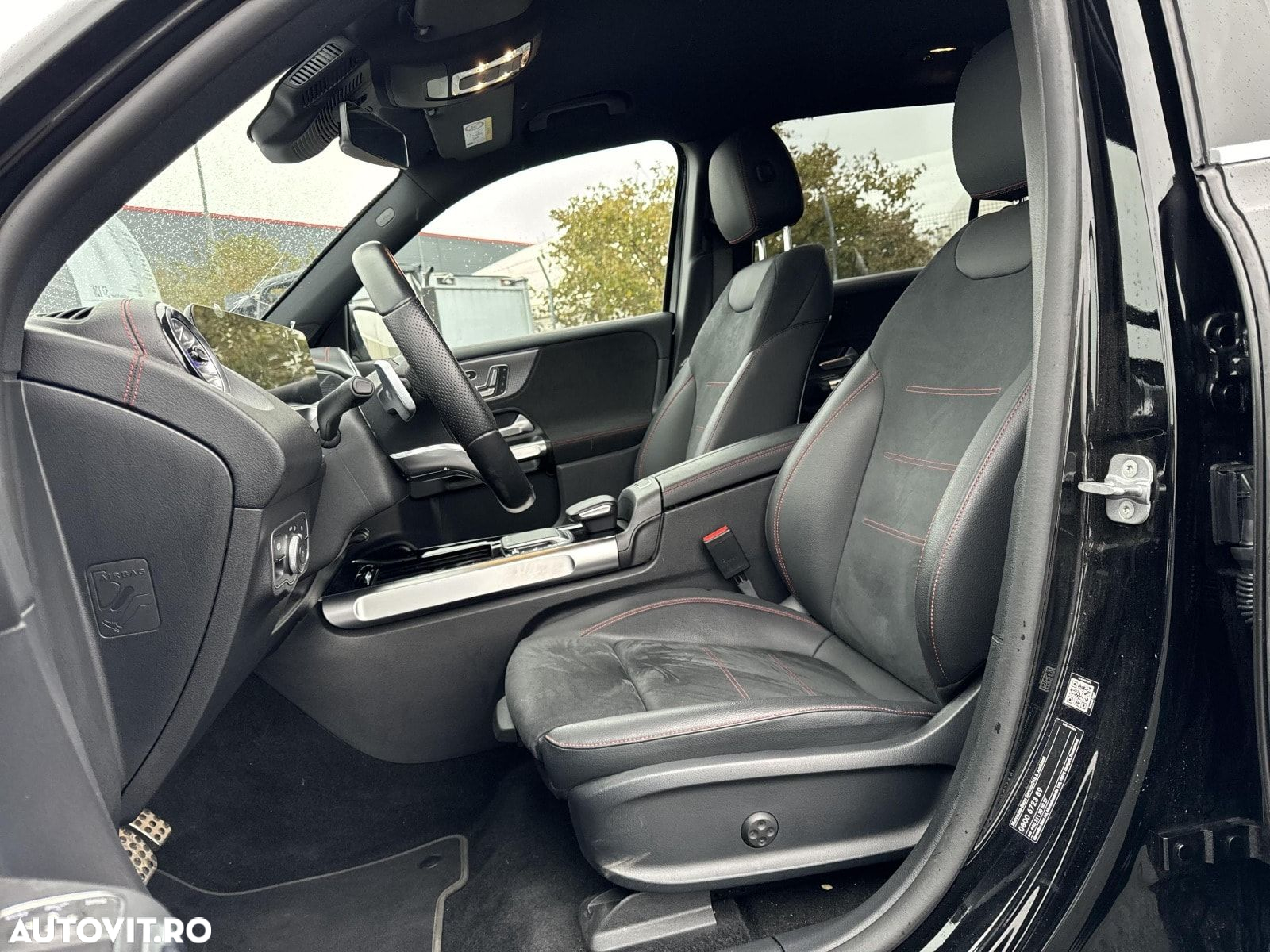 Mercedes-Benz EQB 300 4MATIC - 9