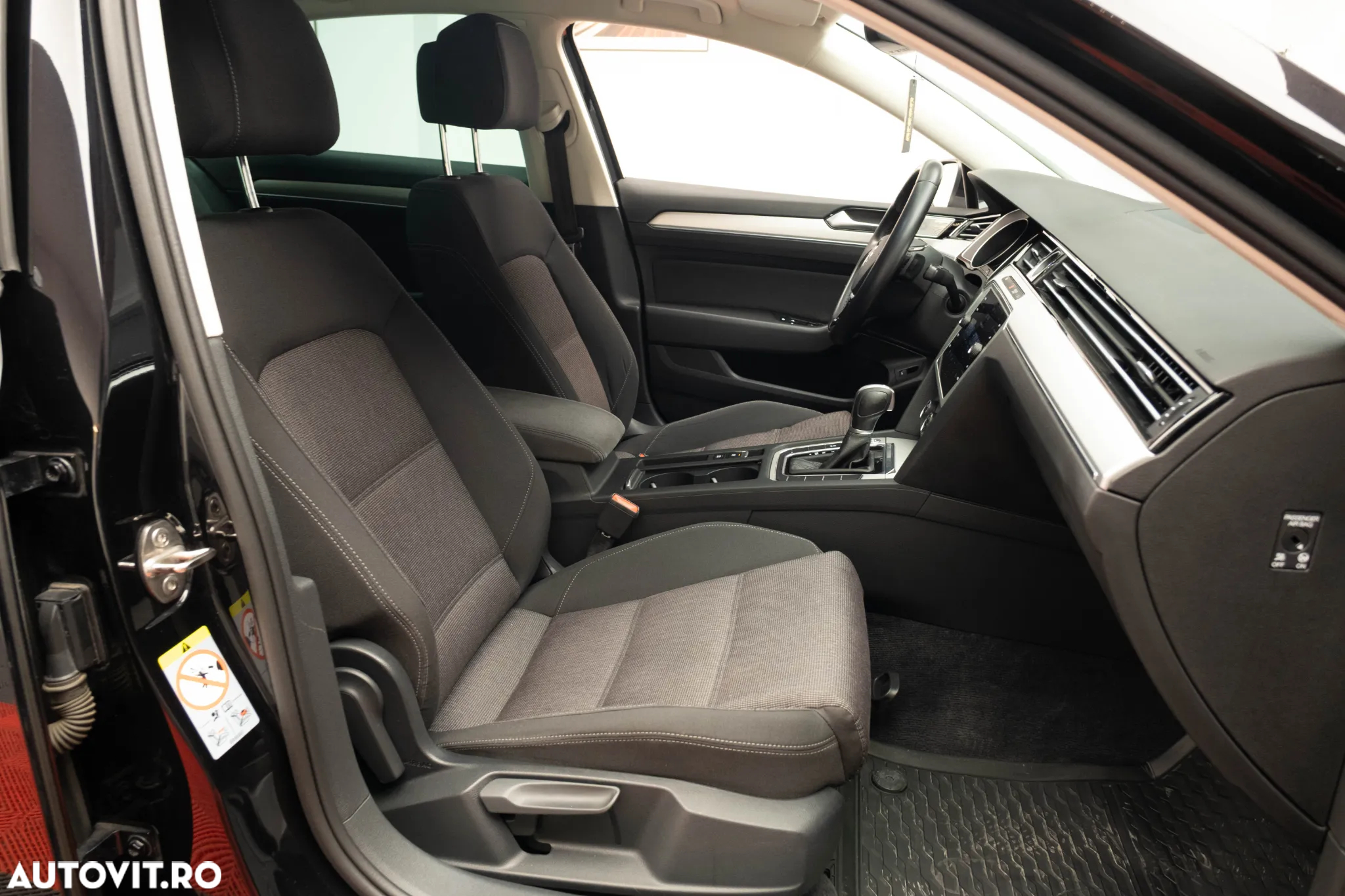 Volkswagen Passat 1.6 TDI DSG Trendline - 29