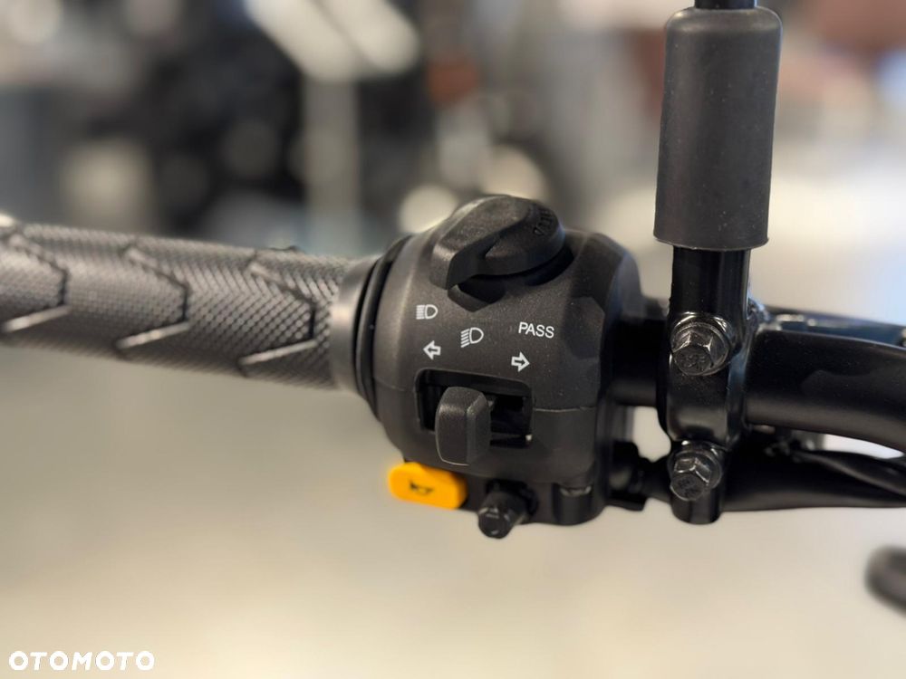 Royal Enfield Guerrilla - 8