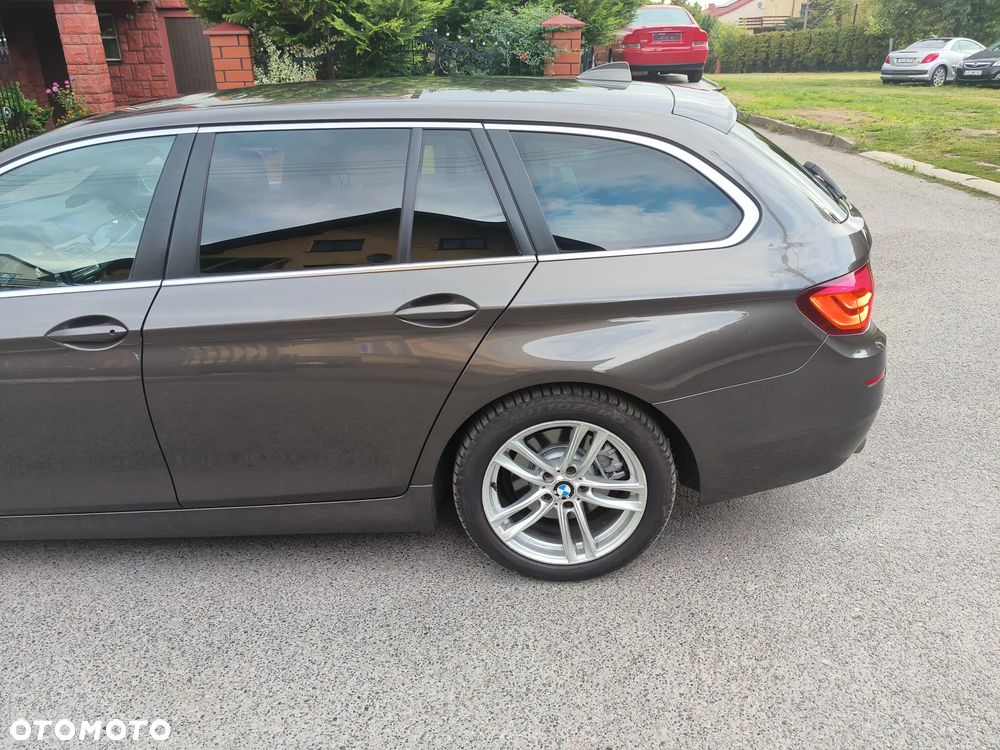 BMW Seria 5 523i Sport-Aut - 27