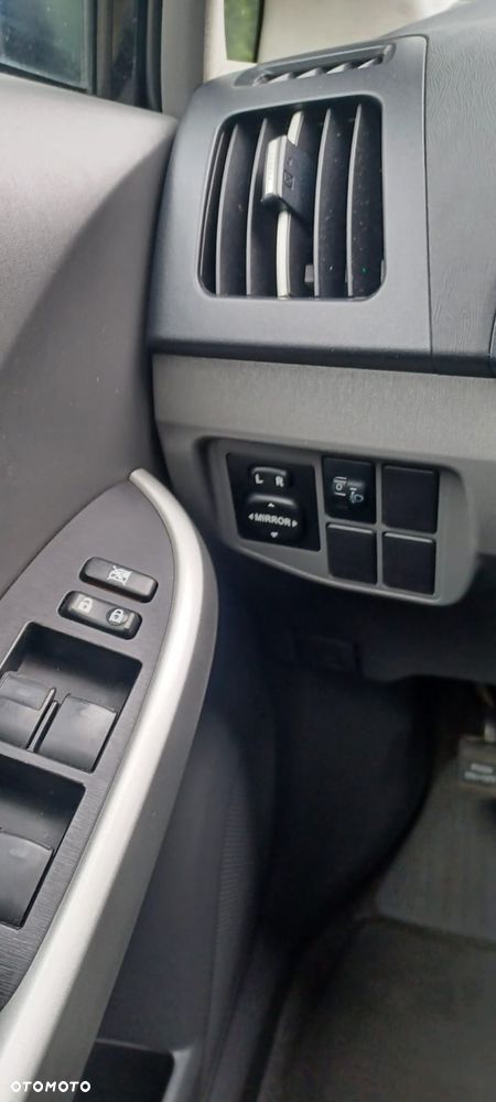 Toyota Prius 1.8 HSD Prestige - 11