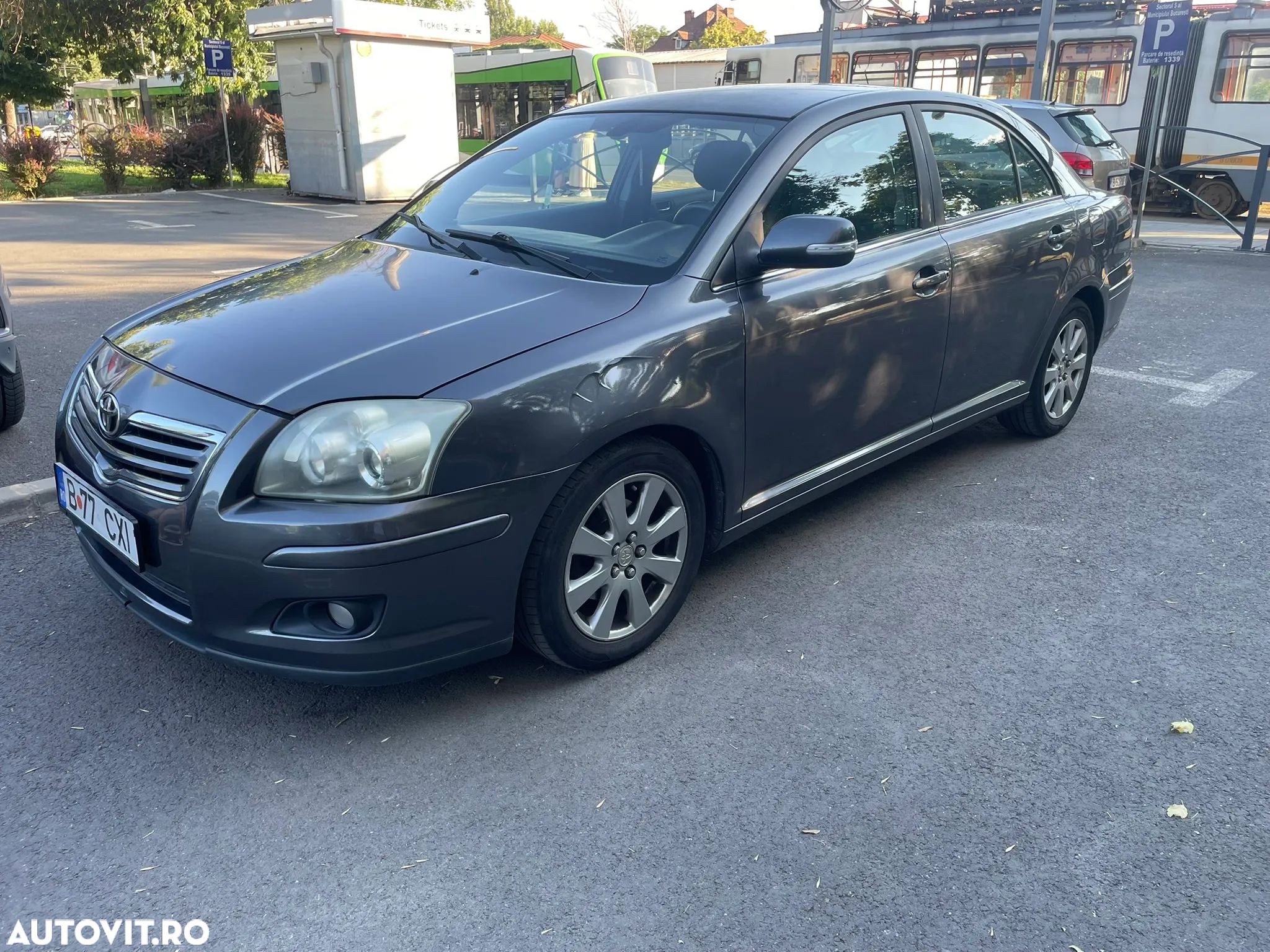 Toyota Avensis 1.6 Sedan Terra - 1