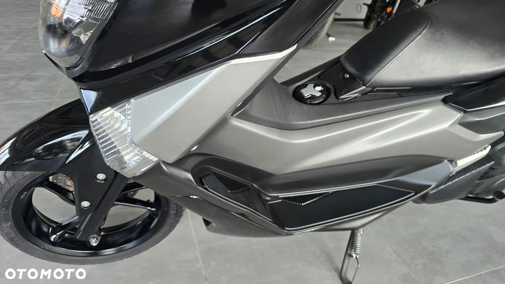 Yamaha NMAX - 5