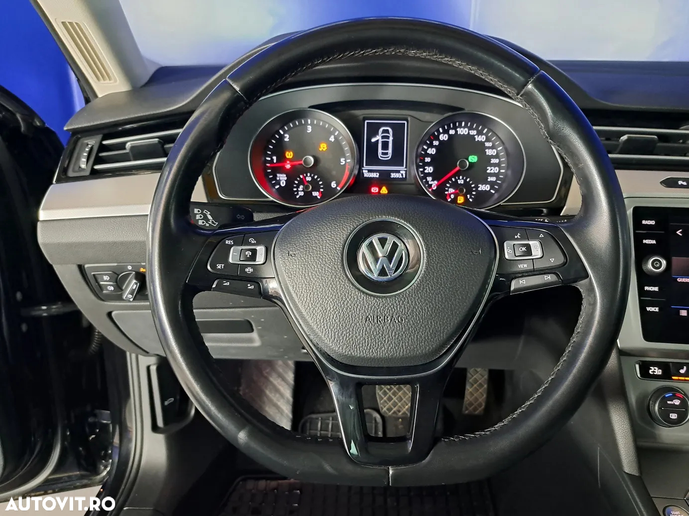 Volkswagen Passat - 11