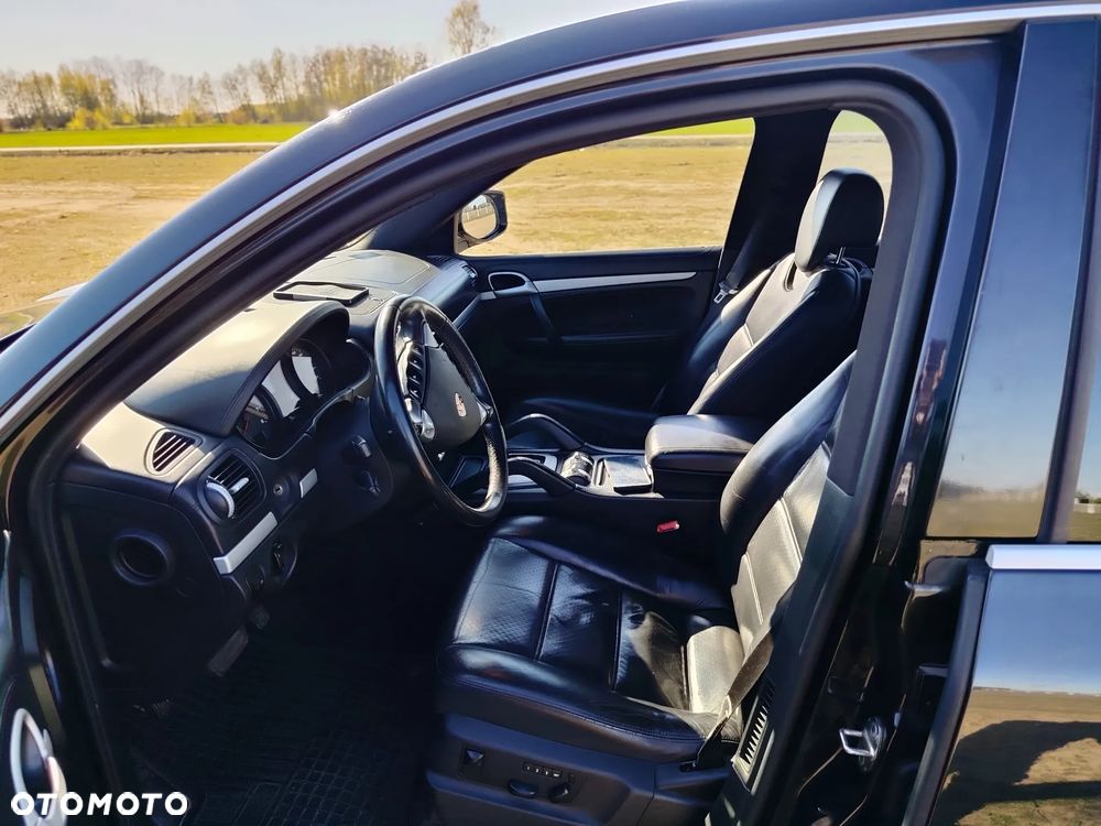 Porsche Cayenne - 8