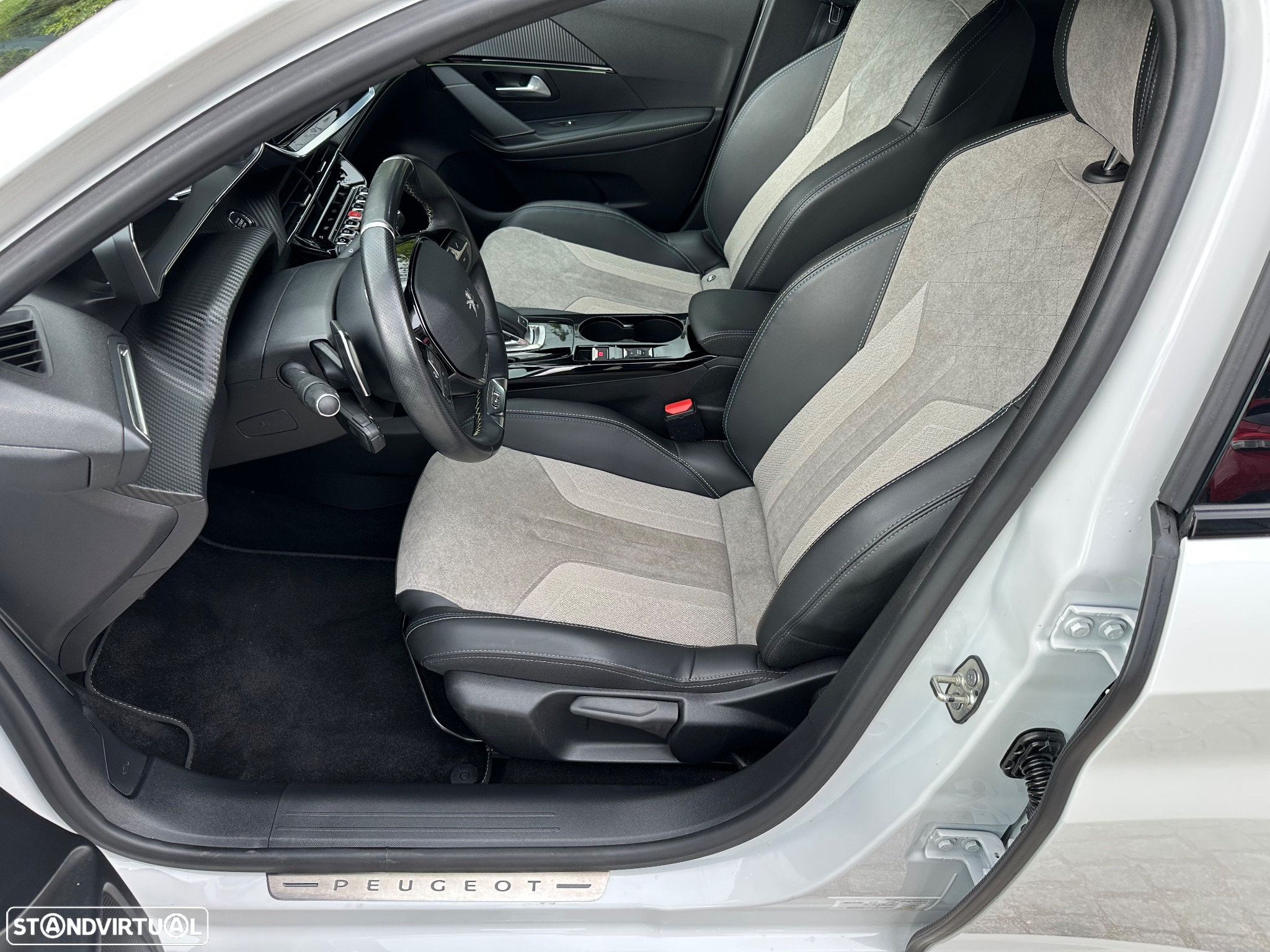 Peugeot 208 1.2 PureTech GT EAT8 - 7