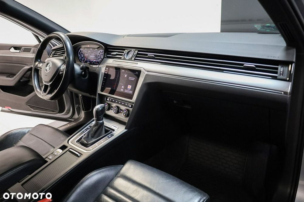 Volkswagen Passat - 24
