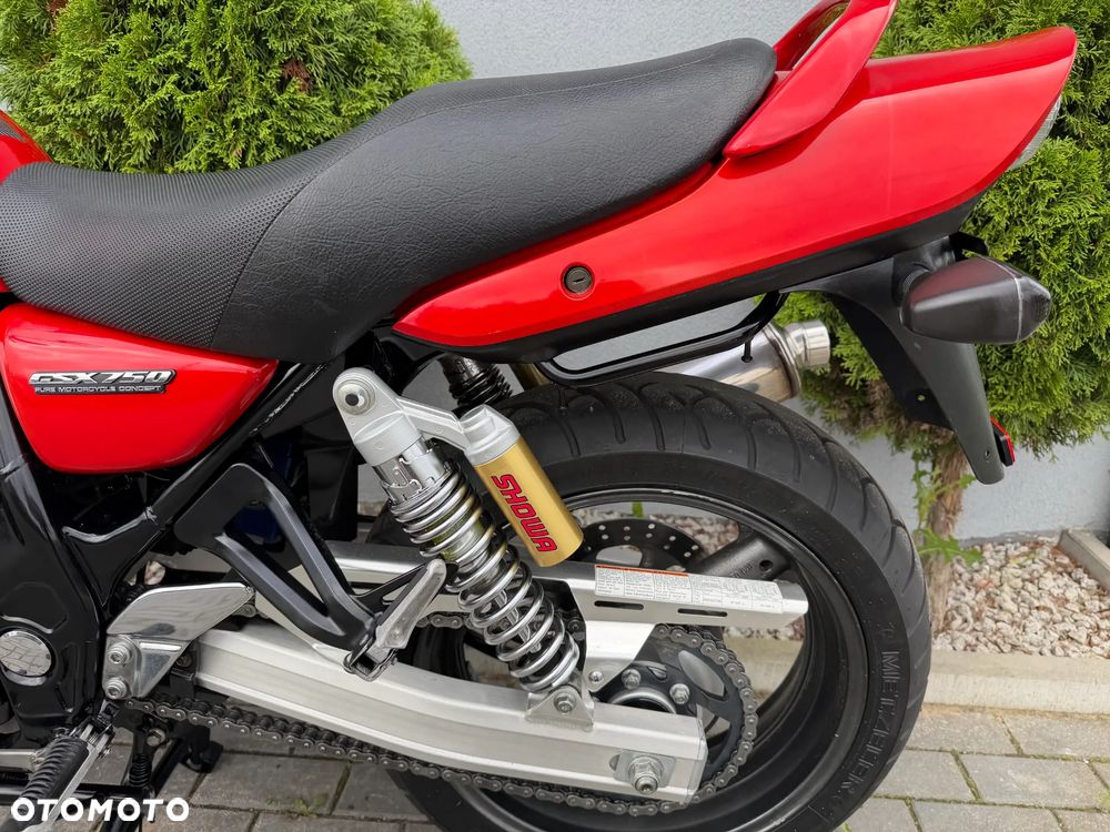 Suzuki GSX - 32