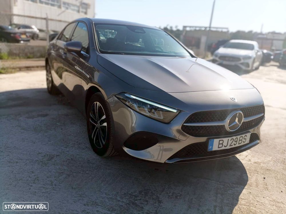 Mercedes-Benz A 250 Limousine - 12