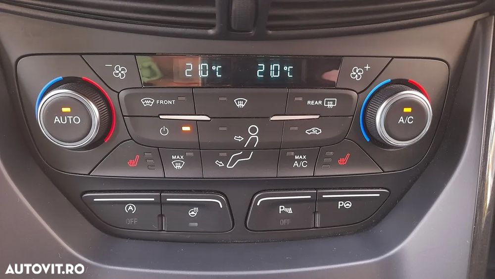 Ford Kuga 2.0 TDCi 4WD Powershift ST-Line - 25