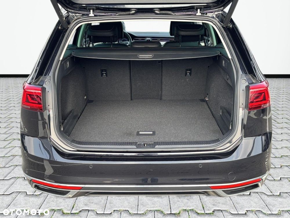 Volkswagen Passat Variant 2.0 TDI SCR Elegance DSG - 31