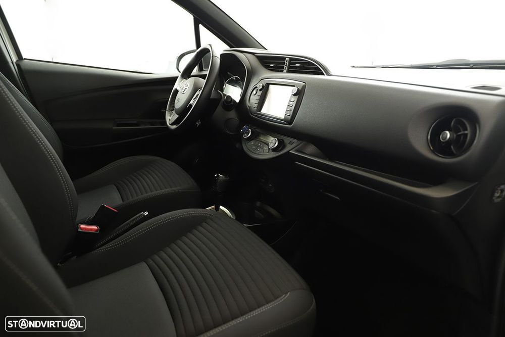 Toyota Yaris 1.5 HSD Square Collec.White - 18