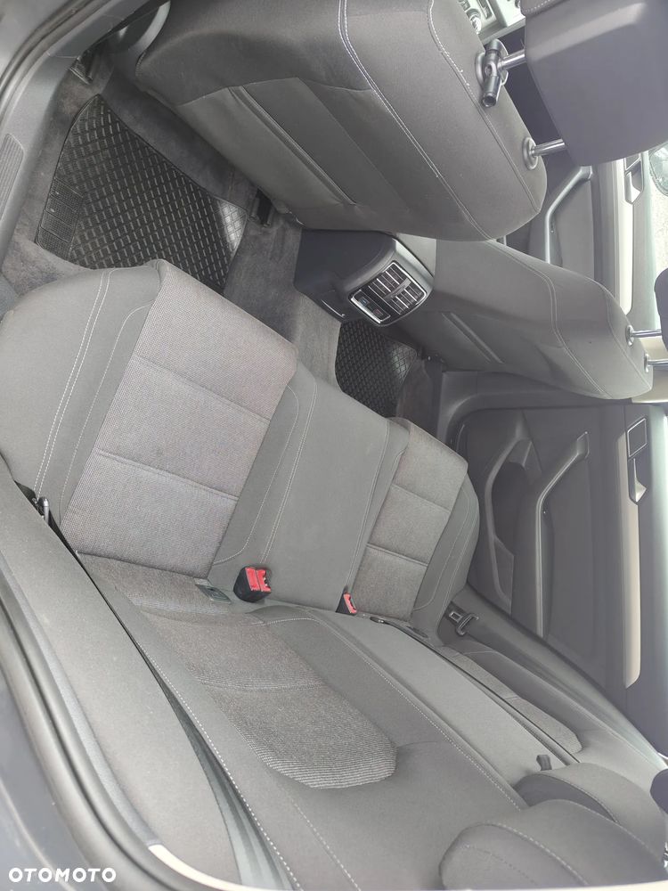 Volkswagen Passat - 30