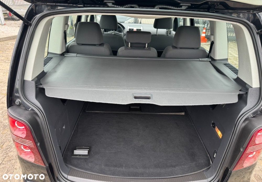 Volkswagen Touran - 8