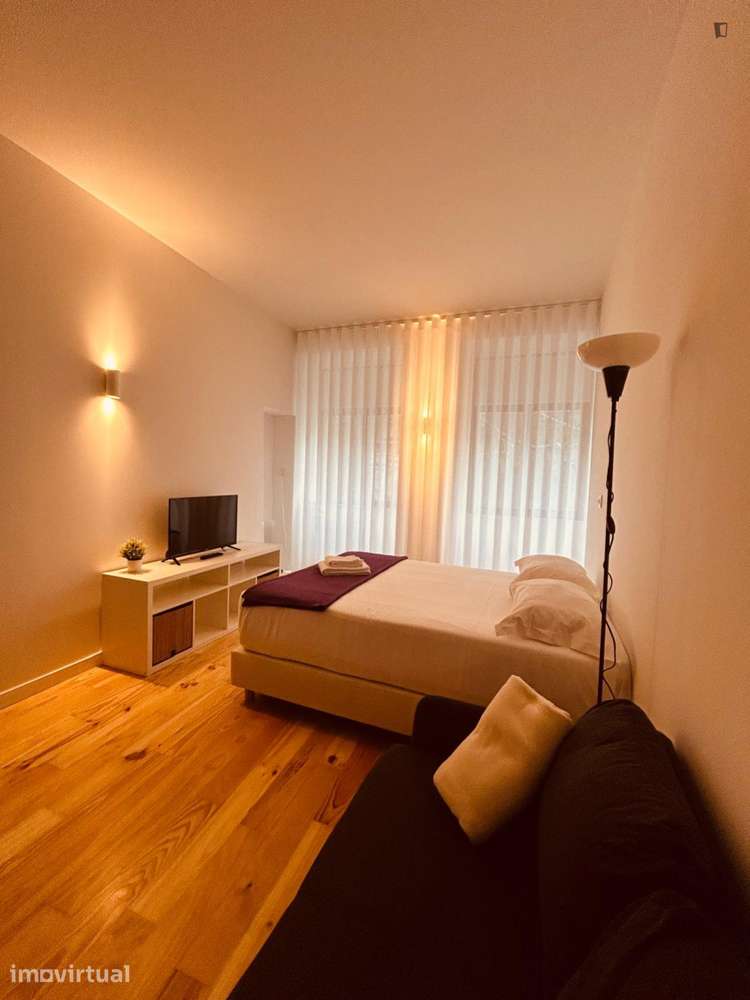 Residência com 4 quartos - localizado em Sé Porto - Grande imagem: 2/5