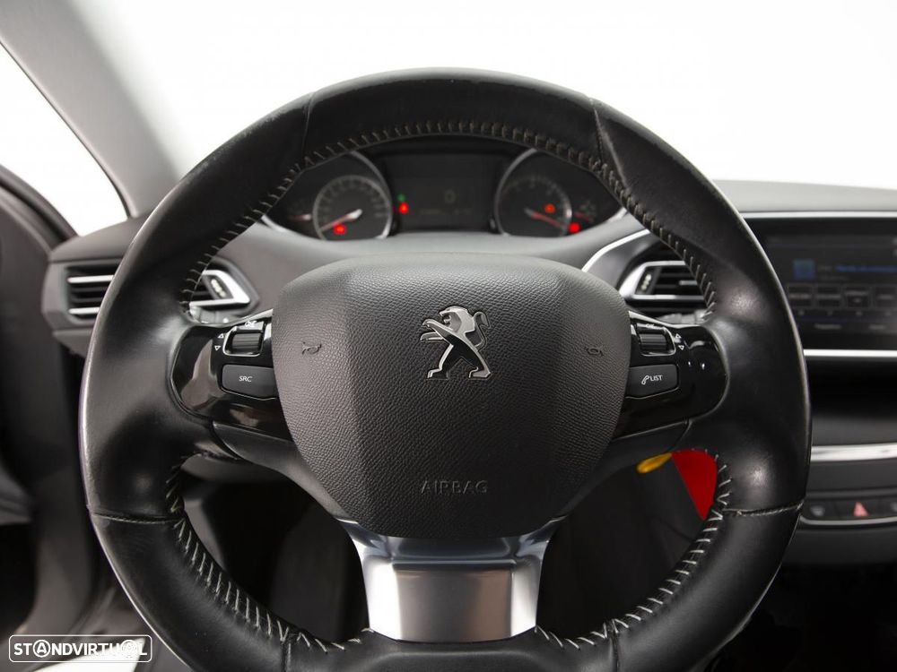 Peugeot 308 SW 1.5 BlueHDi Allure — fotografia 13