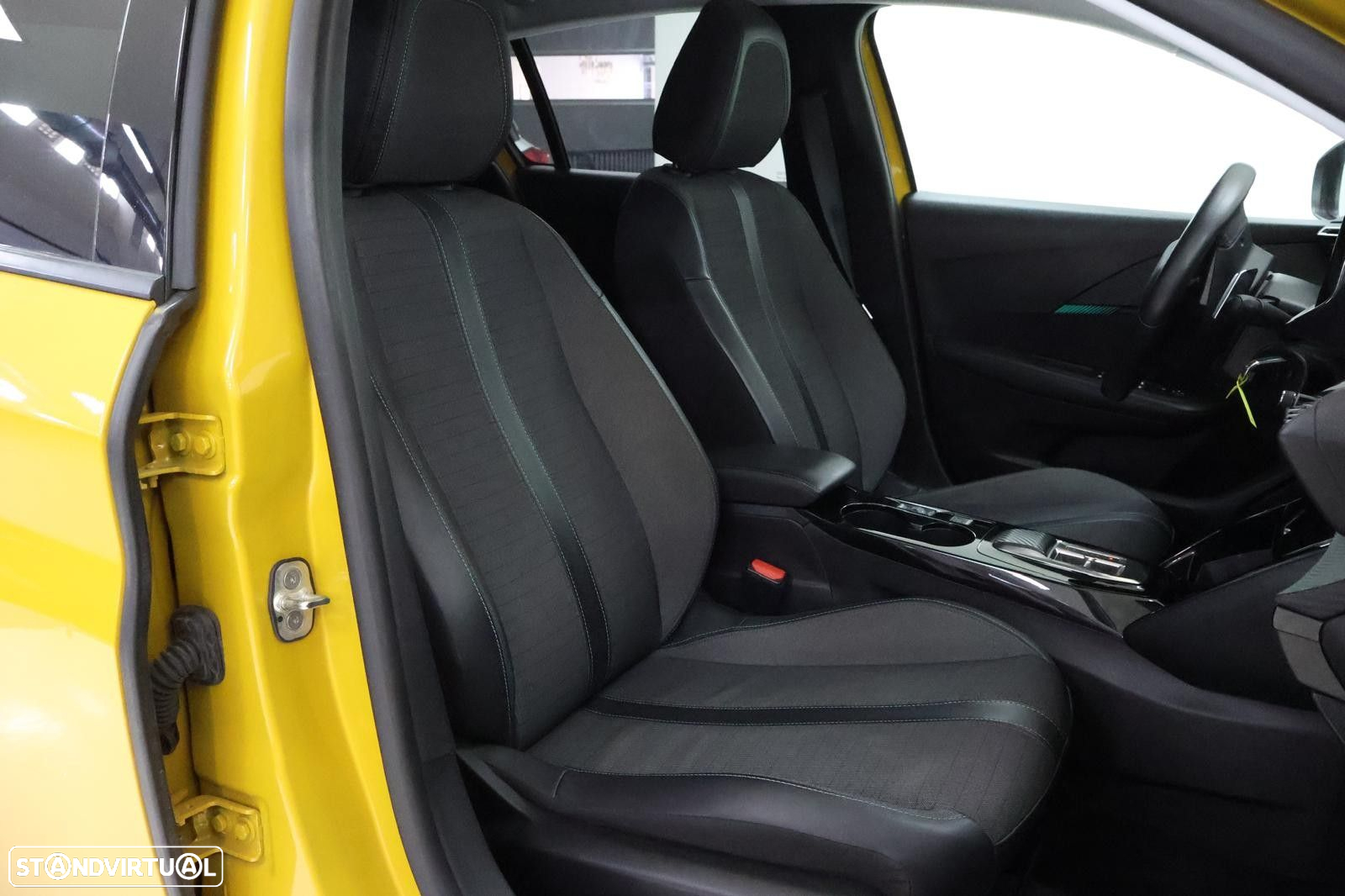 Peugeot 208 1.2 PureTech Allure EAT8 - 27