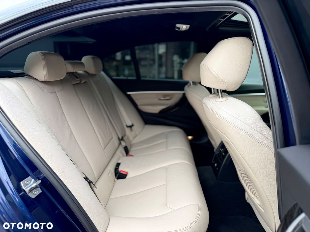 BMW Seria 3 330i - 29