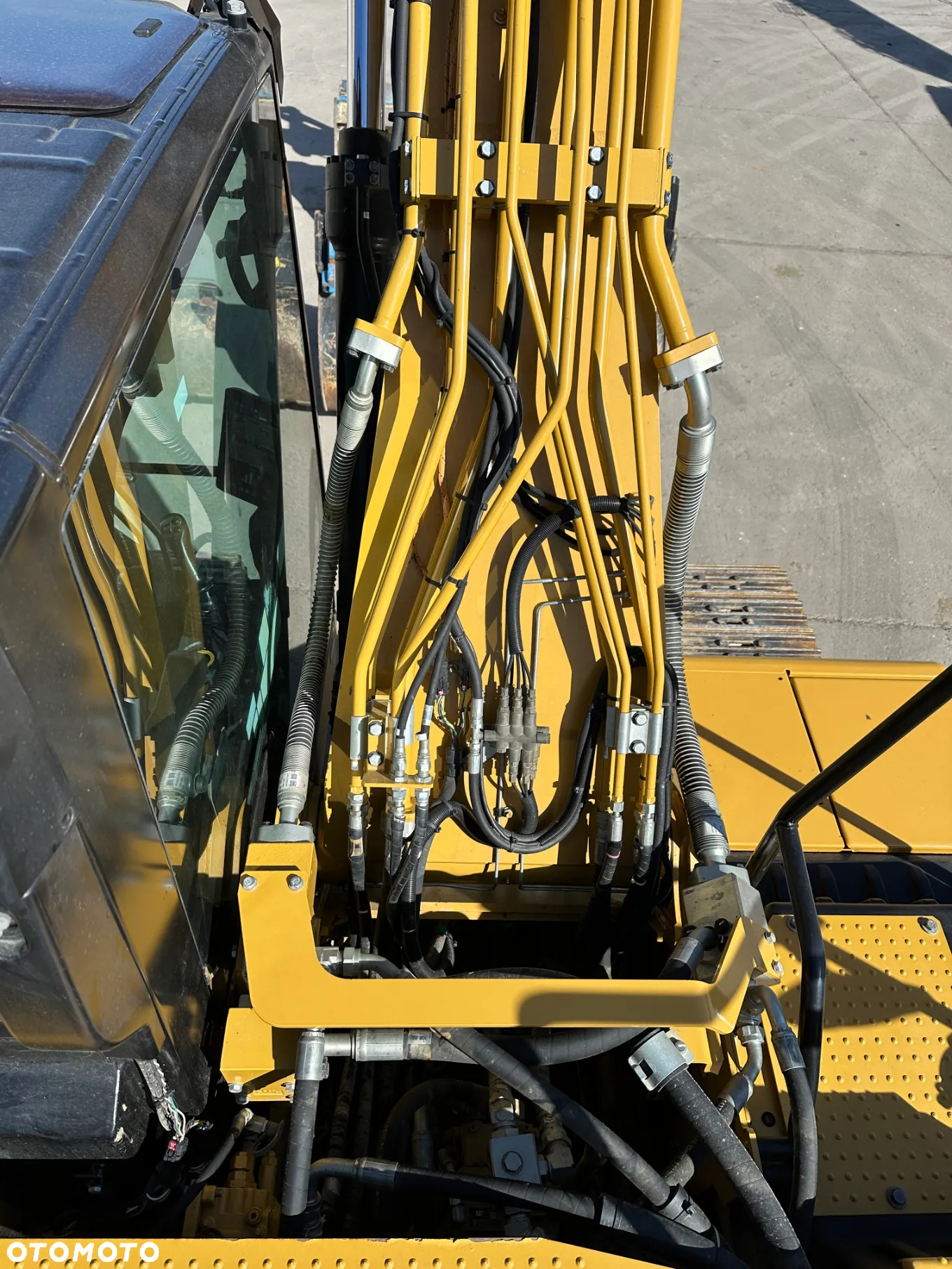 Caterpillar 323 - 32
