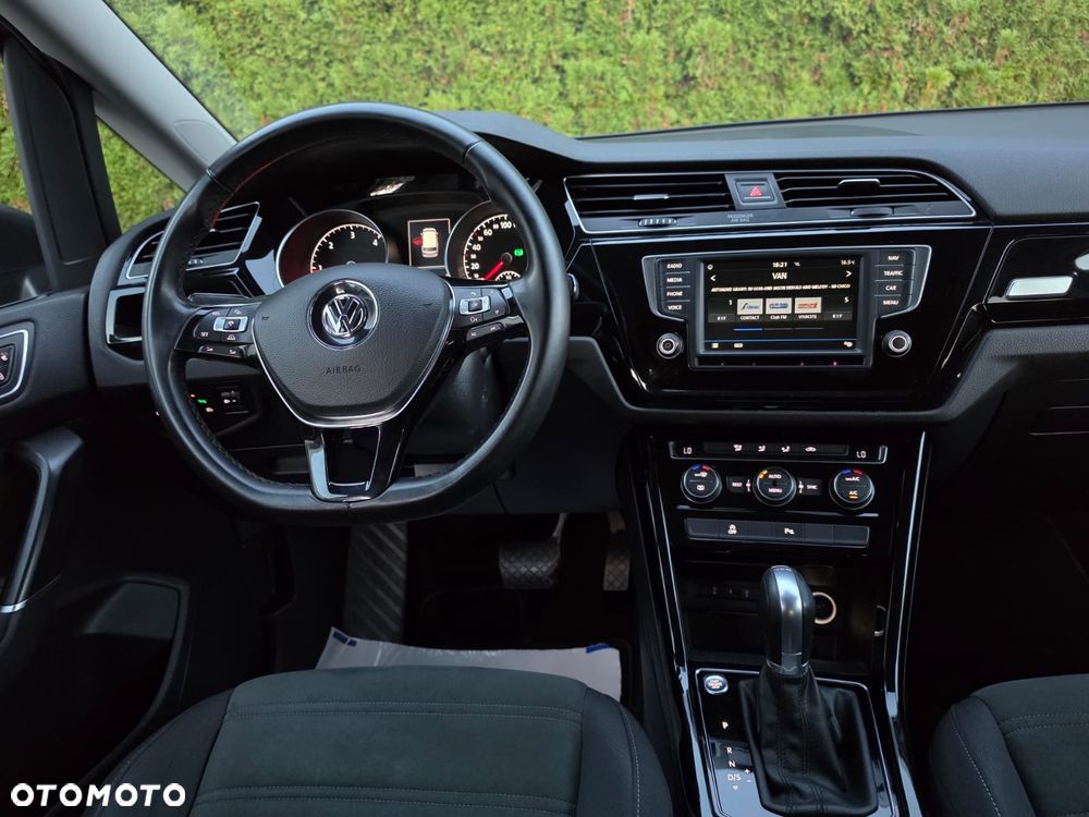 Volkswagen Touran - 17