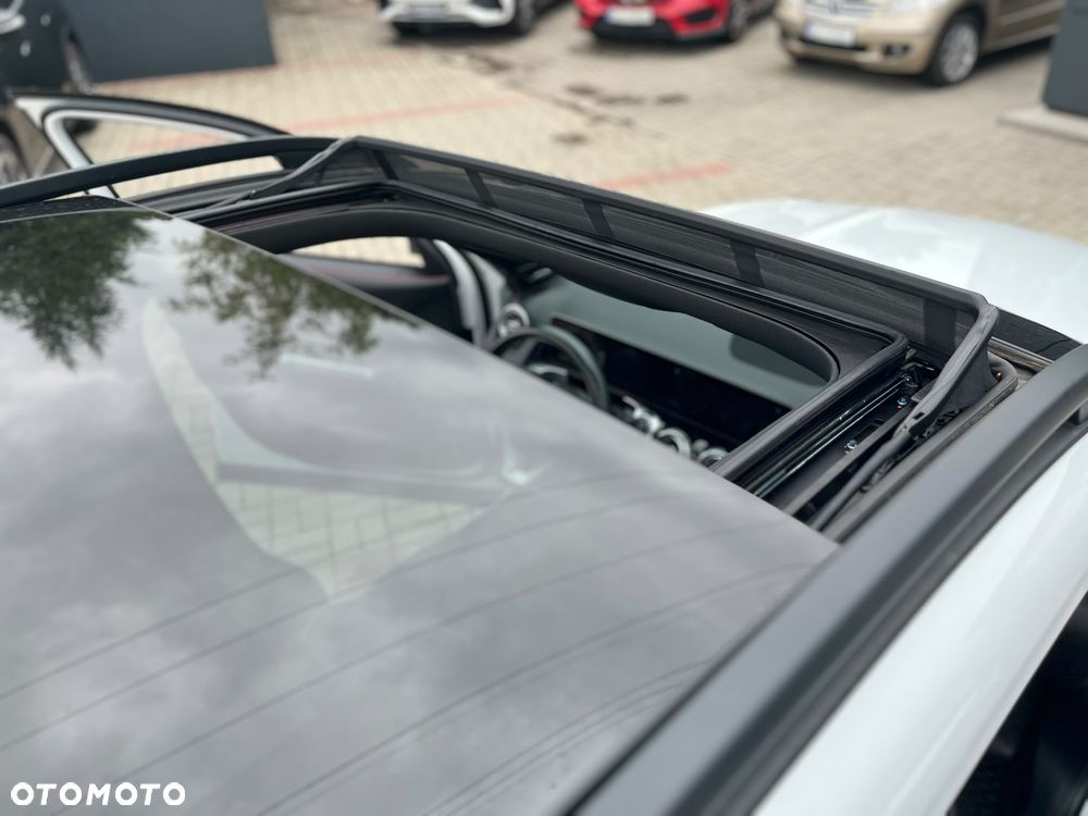 Mercedes-Benz GLB 250 4-Matic 8G-DCT - 30