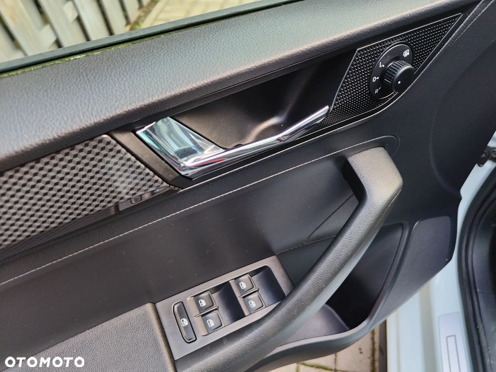 Skoda RAPID Spb 1.0 TSI Monte Carlo - 14