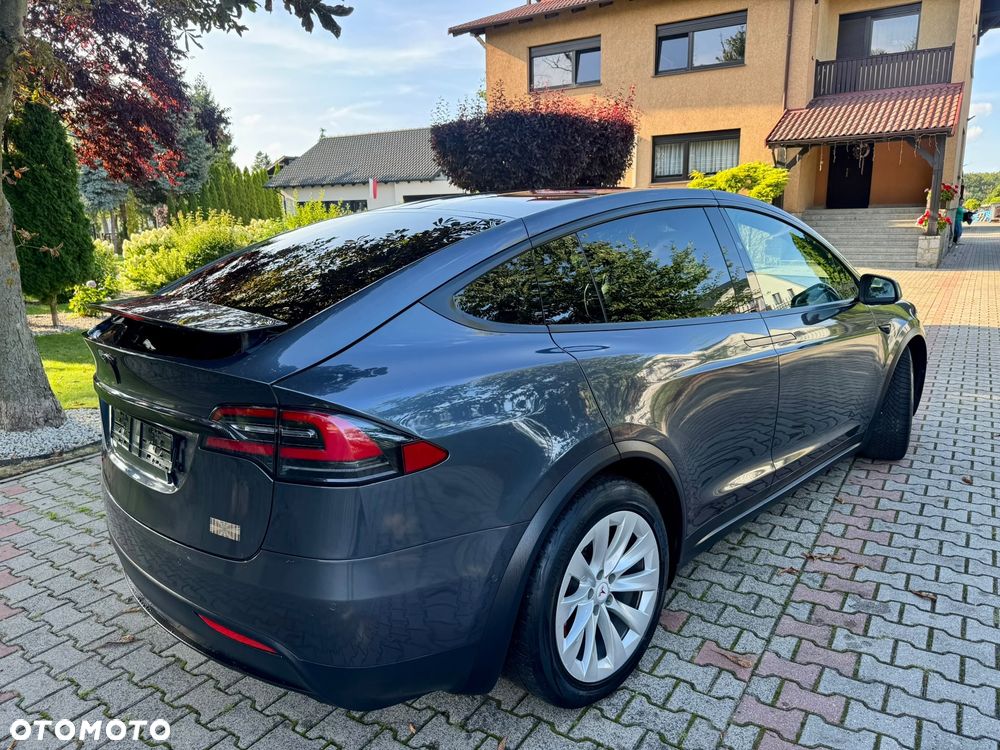 Tesla Model X - 6